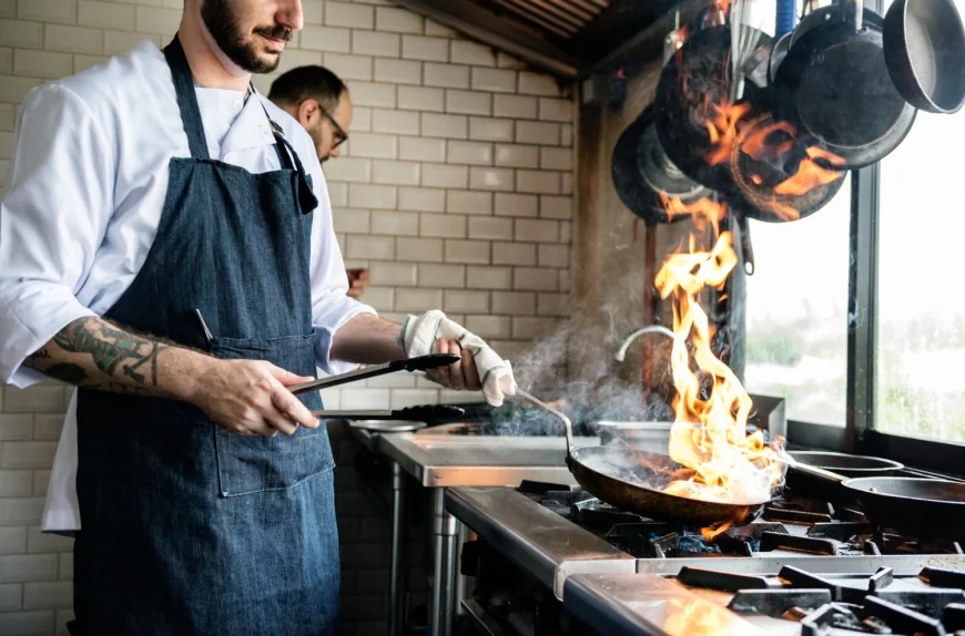 Migranci z Bałkanów Zachodnich ratunkiem dla niemieckiej gastronomii? Coraz głośniejsze głosy poparci