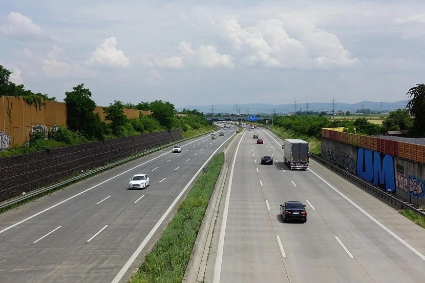Autostrada, która ładuje samochody: rewolucja elektromobilności na niemieckiej A6