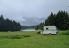 Spanie pod gwiazdami w Niemczech – co wolno, a co grozi mandatem? Zasady biwakowania, nocowania w aucie i „dzikiego campingu”