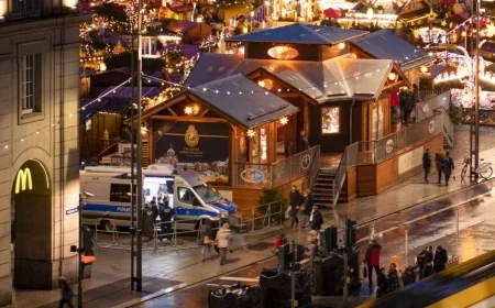 Świąteczny klimat pod policyjnym parasolem. Gdy bożonarodzeniowe jarmarki stają się luksusem bezpieczeństwa