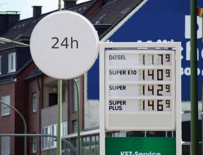 Dlaczego paliwo w Niemczech zmienia cenę kilka razy dziennie? Przewodnik dla kierowców