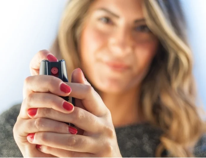 Nóż, gaz, paralizator w Niemczech: co wolno nosić przy sobie, co w samochodzie, a co tylko w domu