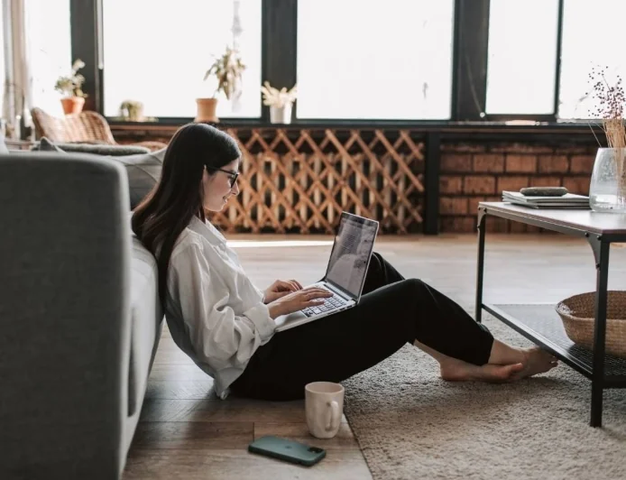Teilzeit (praca na część etatu): kto ma prawo, jak złożyć wniosek i co to zmienia w pensji, urlopie i emeryturze