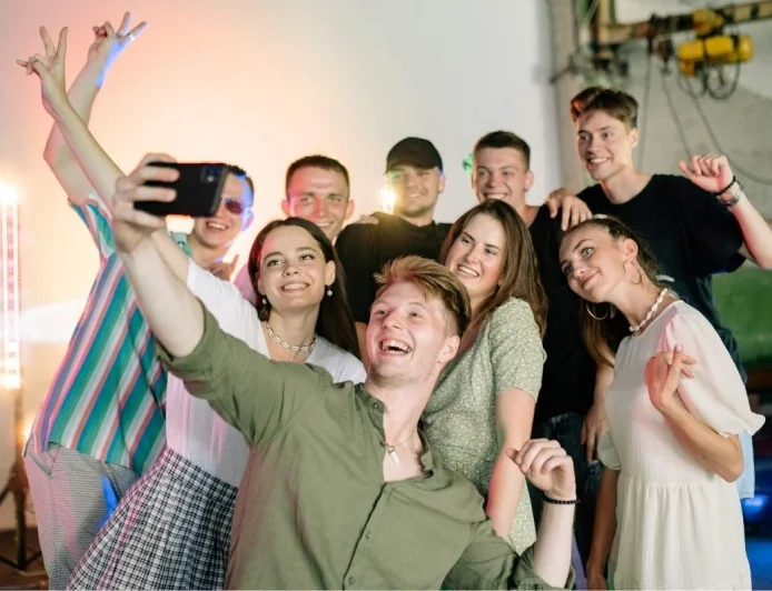 Polacy i Niemcy w relacjach: dystans, gościnność i „kod kulturowy” na co dzień