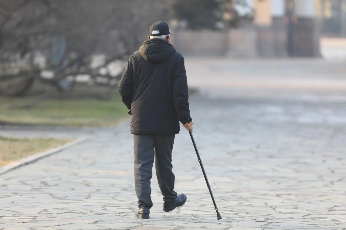 65 lat i ani jednego dnia składkowego. Co wtedy z emeryturą? Polski system potrafi brutalnie zaskoczyć