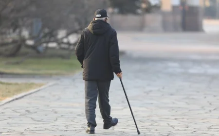 65 lat i ani jednego dnia składkowego. Co wtedy z emeryturą? Polski system potrafi brutalnie zaskoczyć
